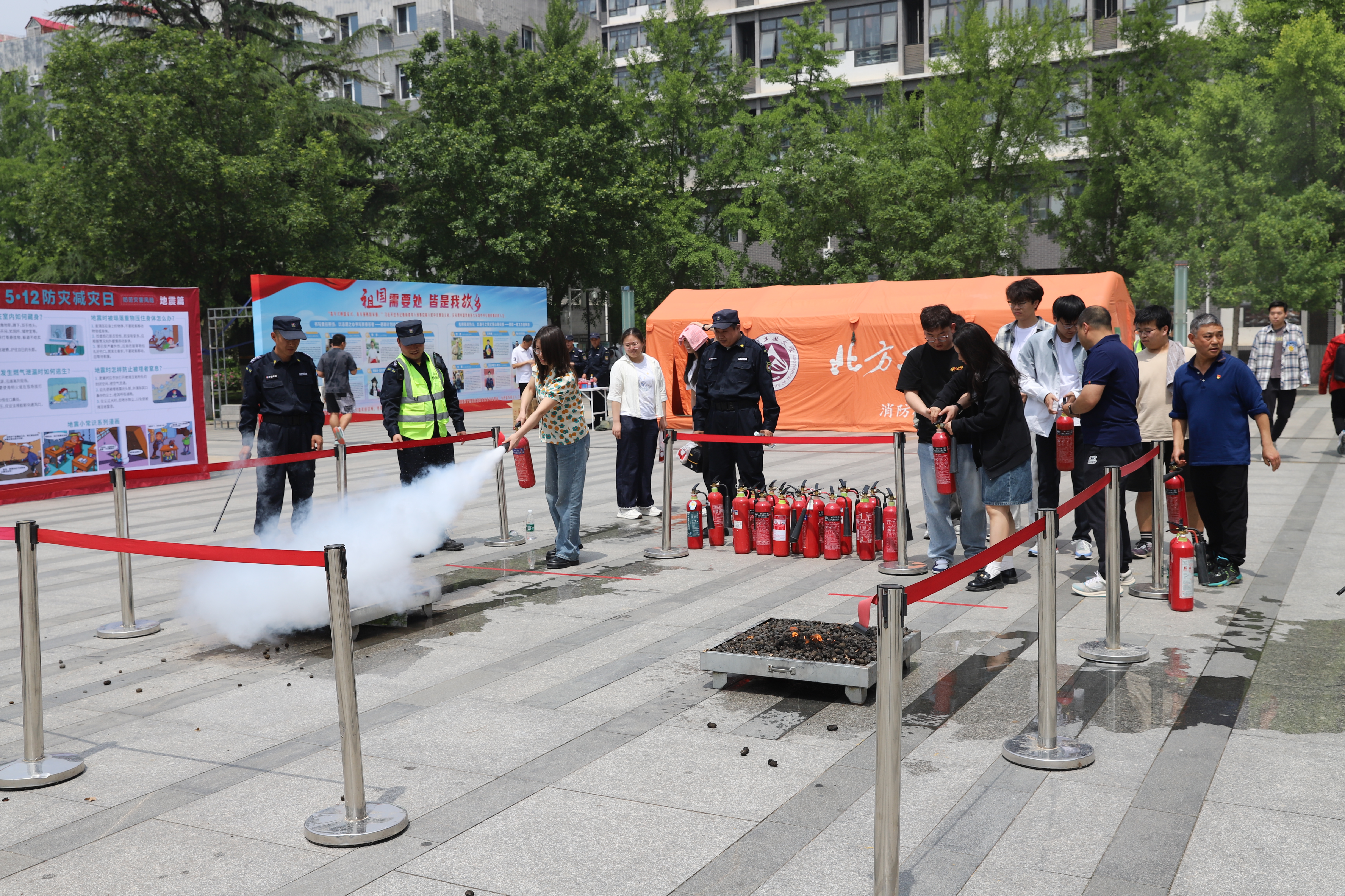 学校组织5.12防灾减灾日宣传活动